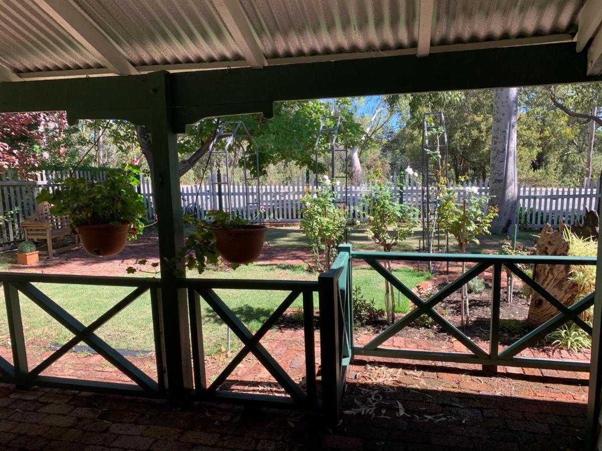 Rosebridge House Bed & Breakfast Adult Retreat Gooseberry Hill Esterno foto