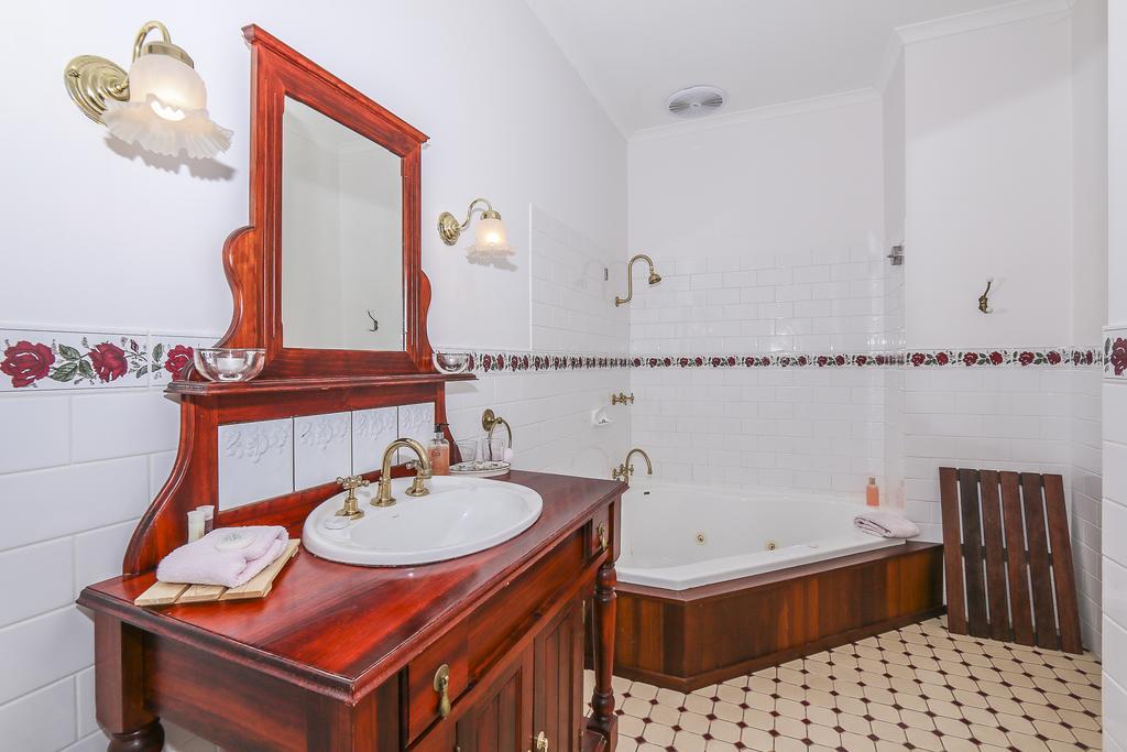 Rosebridge House Bed & Breakfast Adult Retreat Gooseberry Hill Esterno foto