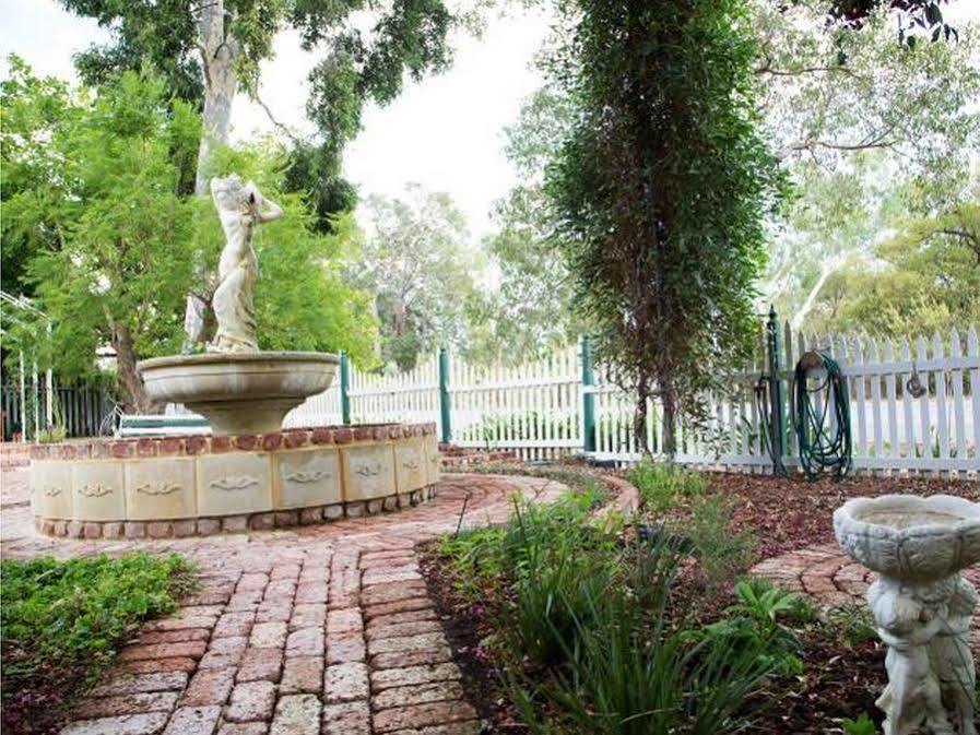 Rosebridge House Bed & Breakfast Adult Retreat Gooseberry Hill Esterno foto