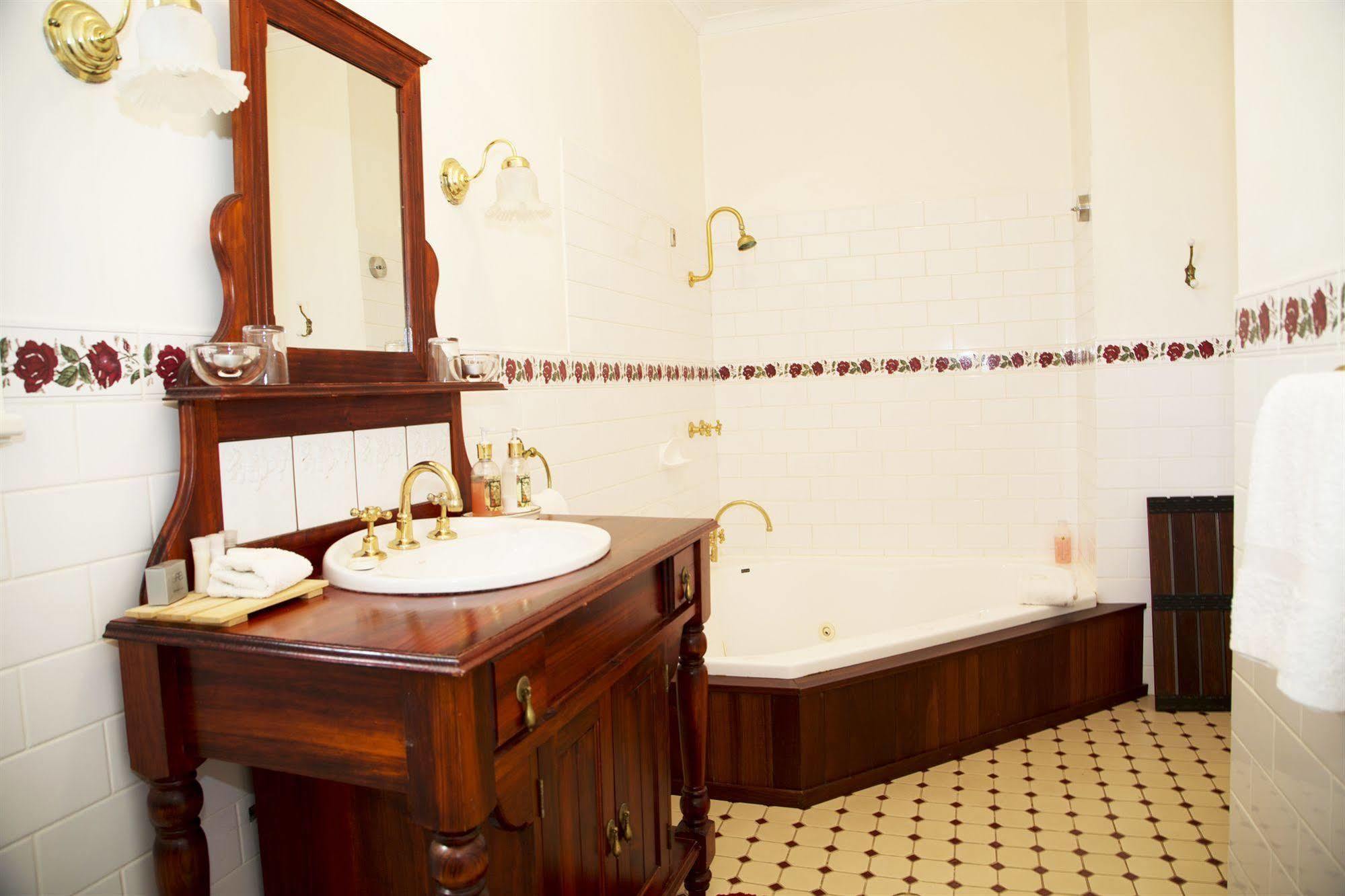 Rosebridge House Bed & Breakfast Adult Retreat Gooseberry Hill Esterno foto