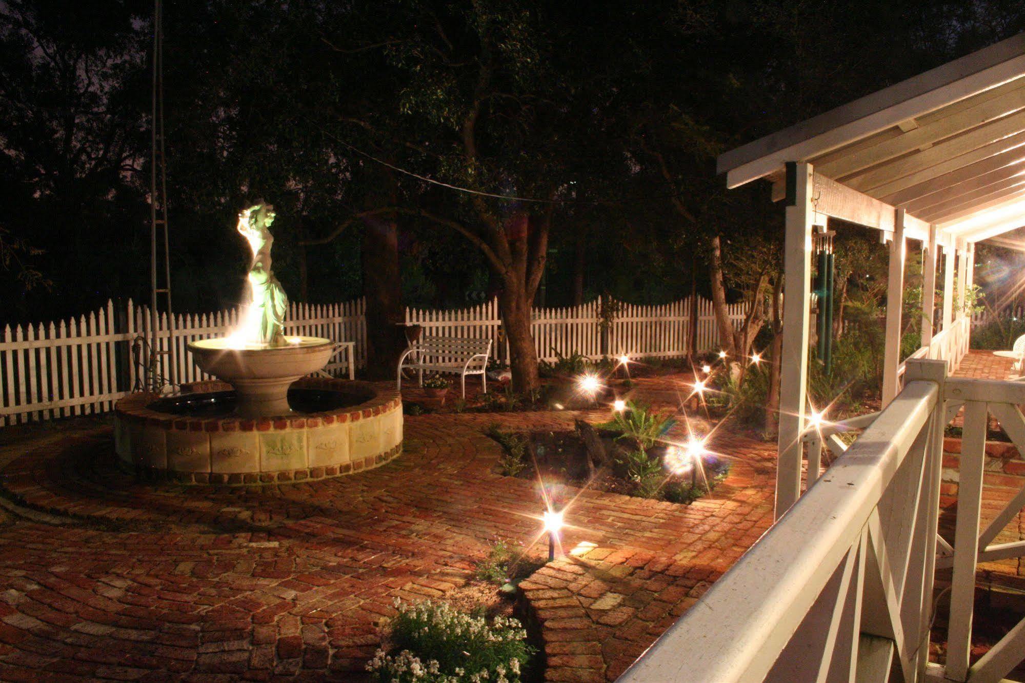Rosebridge House Bed & Breakfast Adult Retreat Gooseberry Hill Esterno foto